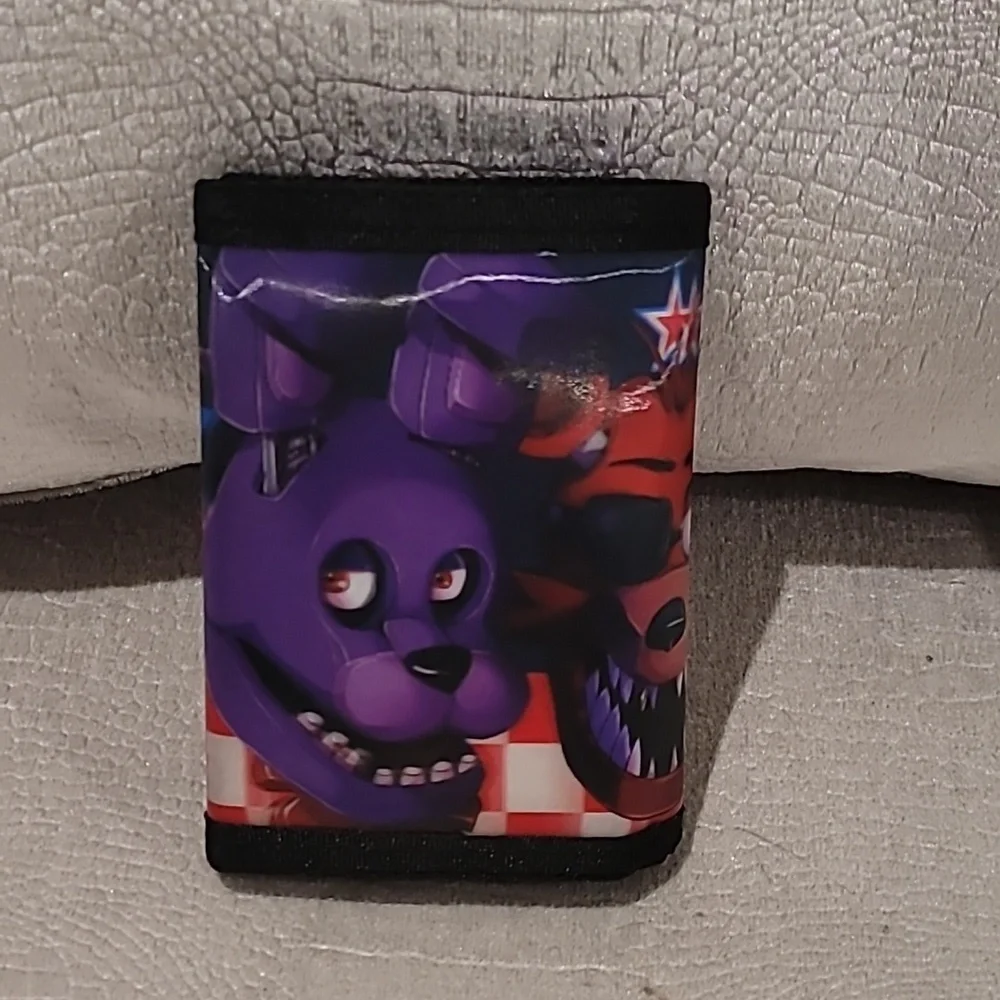 ** Mint Condition 2018 Holographic Five Nights at Freddy's Wallet